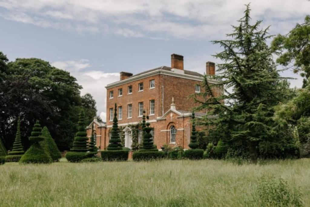 Cressy Hall - Historic Grade II Listed Manor, Gorgeous Topiary Garden Gosberton Buitenkant foto